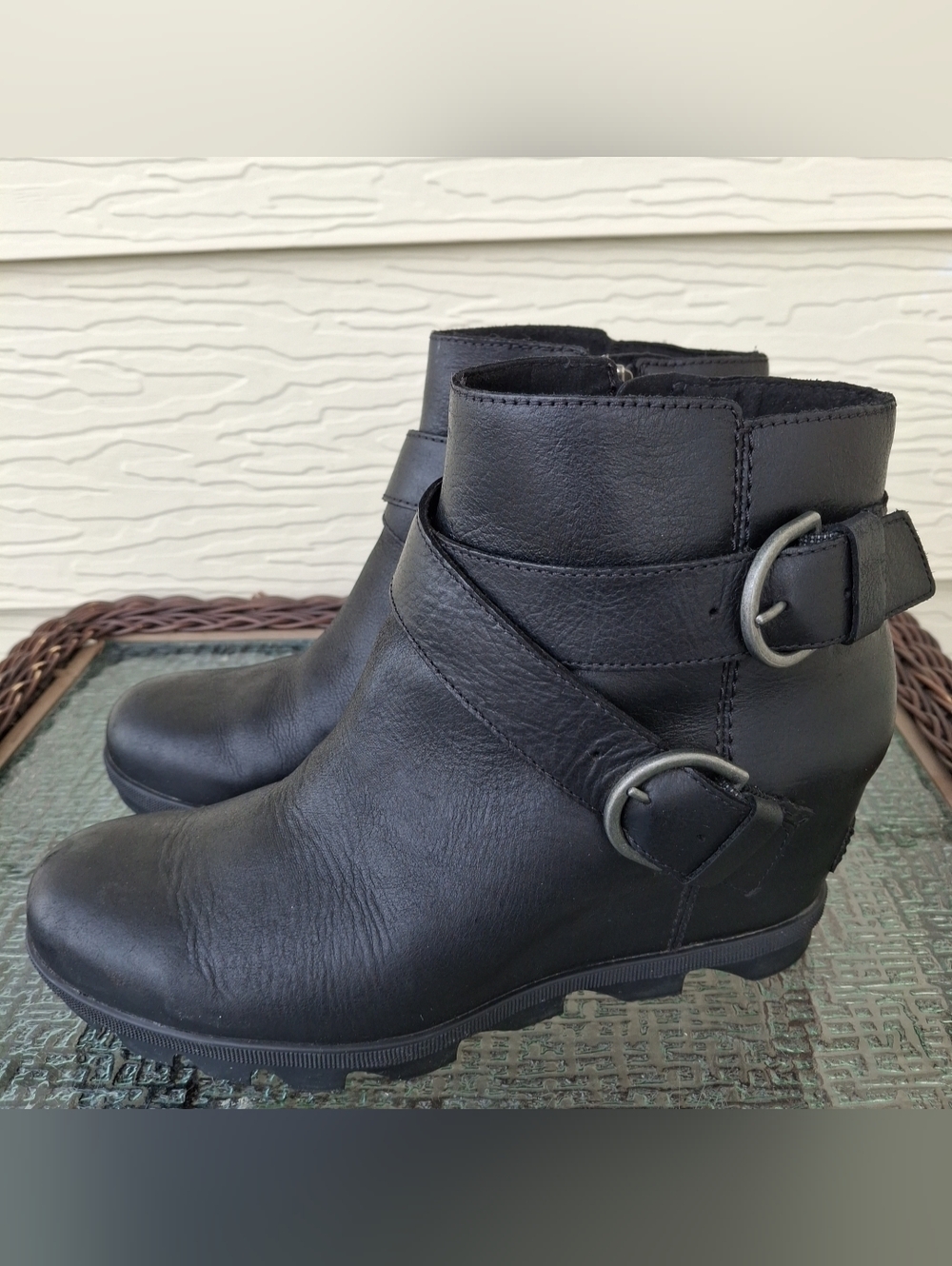 SOREL Joan Of Arctic™ Leather Wedge II Boot Black buckles size 9.5 Wms Booties